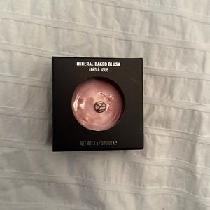 Il Makiage blush NWT.